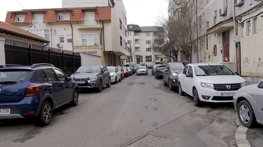 Parcarea în fața blocului, misiune dificilă pentru constănțeni