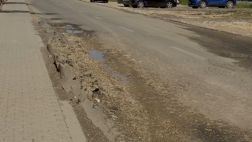 Valuri de asfalt pe străzile din Mamaia Sat