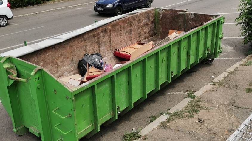 Locul deșeurilor voluminoase nu este pe stradă