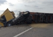 Un autocamion încărcat cu orz s-a răsturnat pe A4, aproape de intrare în Portul Constanța