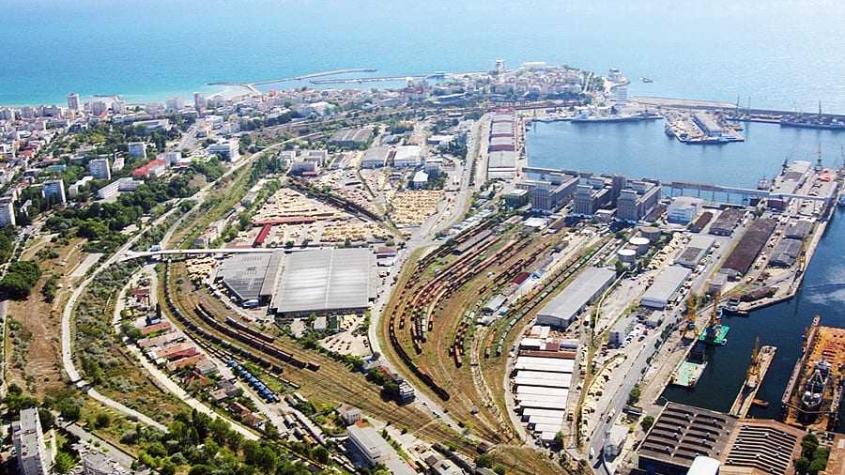 Lucrările de modernizare din Port avansează greu